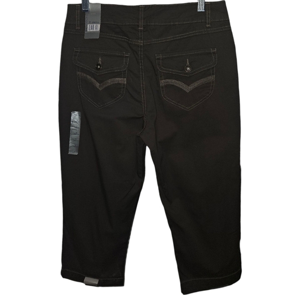 NWT BandolinoBlu Denim Arrowwood Double Button Boheme Strech Capri Pants - Picture 2 of 3